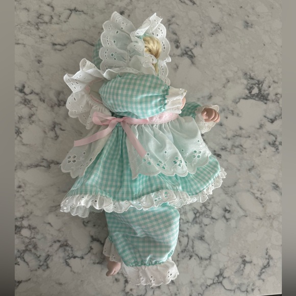 Holly Hunt Sugar Plum  Doll Tiny Treasures World Gallery Collection - Picture 10 of 16